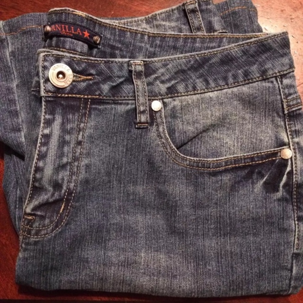 Vanilla Bootcut Distressed Jeans W/Skull Back Pock
